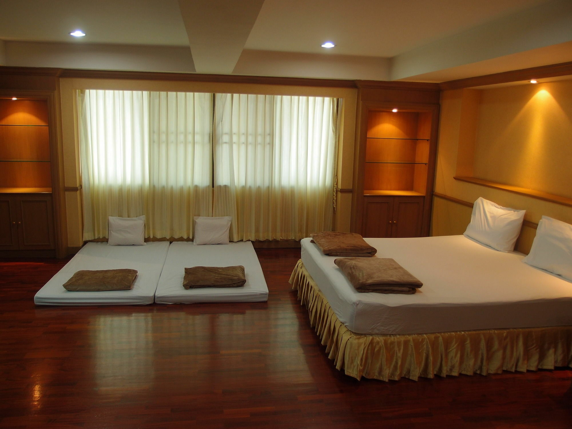 Alameda Suites Hotel Bangkok Buitenkant foto