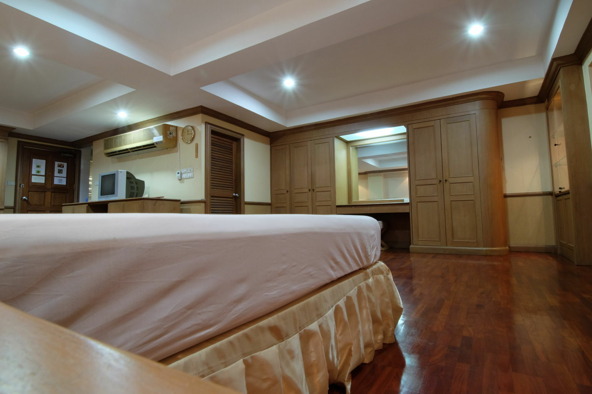 Alameda Suites Hotel Bangkok Buitenkant foto