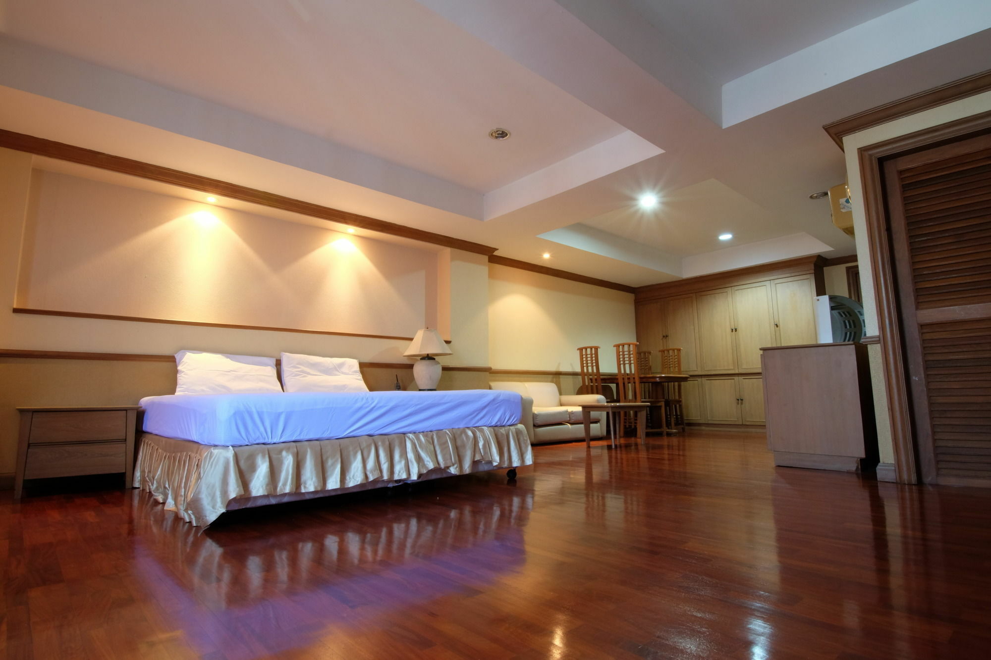 Alameda Suites Hotel Bangkok Buitenkant foto